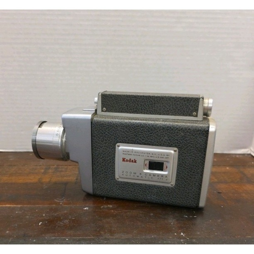 Vintage Revere Camera Co. Model 115 Movie Camera 8 MM Untested w/film & Magazine